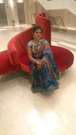 Shahdara Hot College Girl And Housewife Available Full